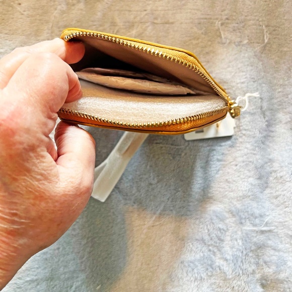 WRISTLET, DANIER LEATHER, HEXAGON 6 SIDED, MUSTARD COLOUR, LINED, WRIST STRAP - Picture 5 of 7